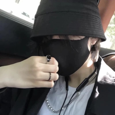 男生帅气冷酷头像