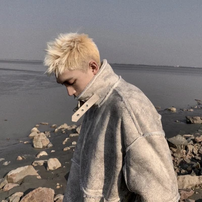 男生帅气冷酷头像