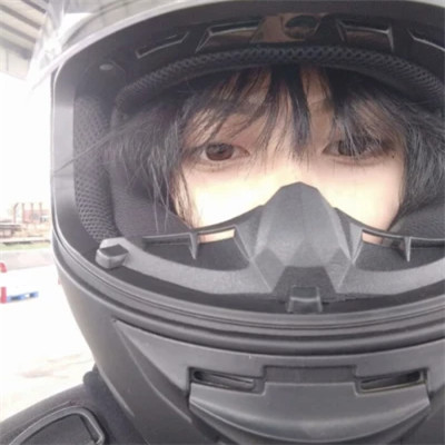 男生帅气冷酷头像