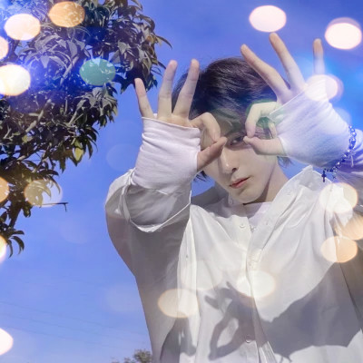夜晚的头像男