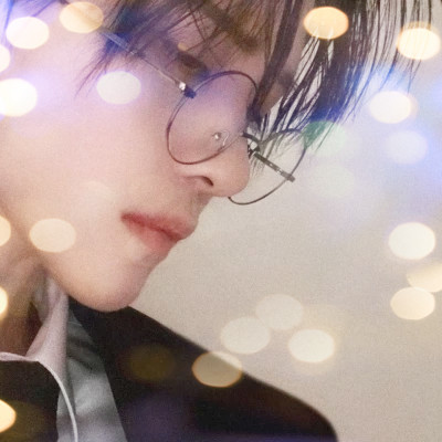 夜晚的头像男