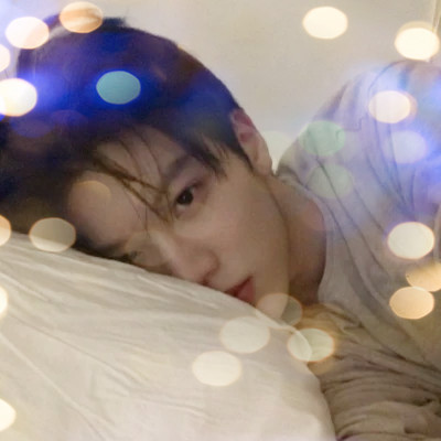 夜晚的头像男
