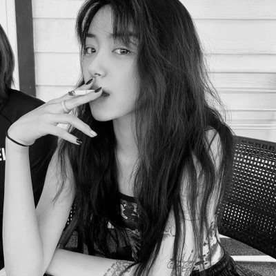 女人黑白头像高冷魅惑