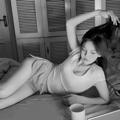 女人黑白头像高冷魅惑
