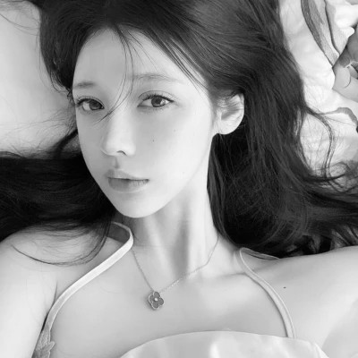 女人黑白头像高冷魅惑