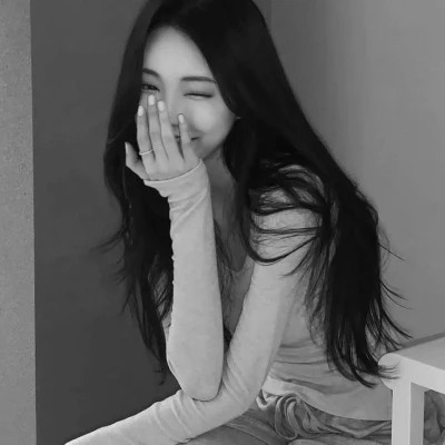 女人黑白头像高冷魅惑
