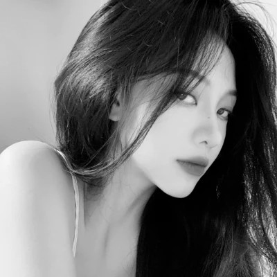 女人黑白头像高冷魅惑