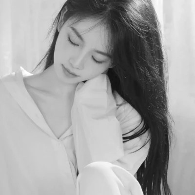 女人黑白头像高冷魅惑