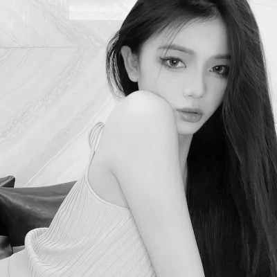 女人黑白头像高冷魅惑