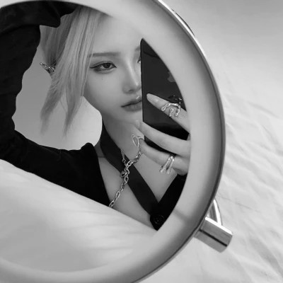 女人黑白头像高冷魅惑