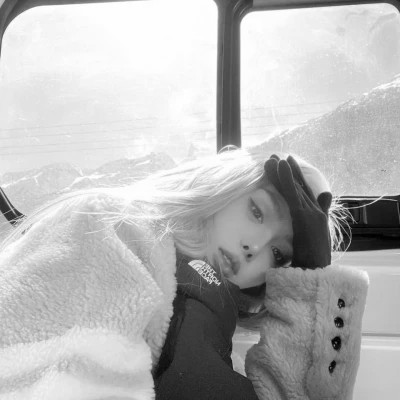 女人黑白头像高冷魅惑