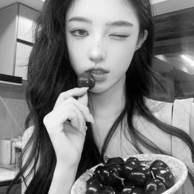 女人黑白头像高冷魅惑