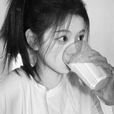 女人黑白头像高冷魅惑