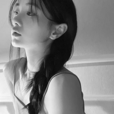 女人黑白头像高冷魅惑