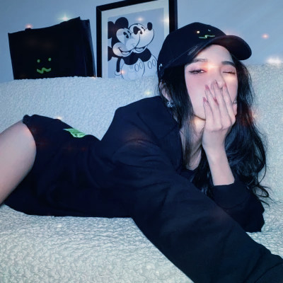 梦幻星空的女生头像
