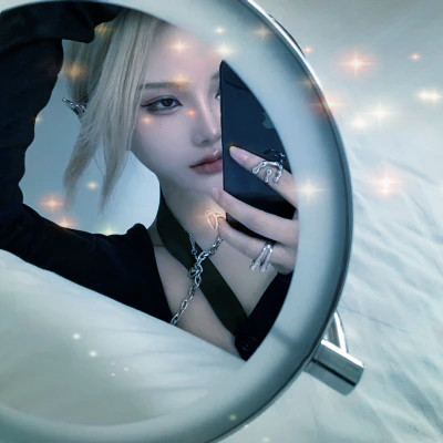 梦幻星空的女生头像