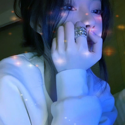 梦幻星空的女生头像