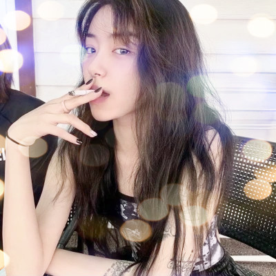 夜晚灯光女生头像