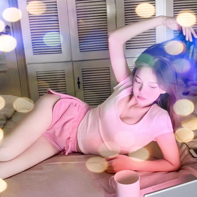 夜晚灯光女生头像