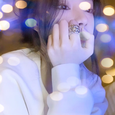 夜晚灯光女生头像