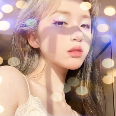 夜晚灯光女生头像