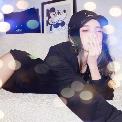 夜晚灯光女生头像