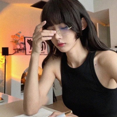 2025流行头像最新款图片女