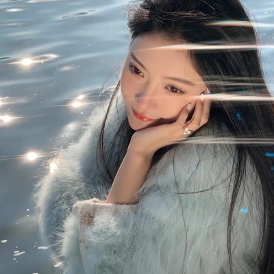 2025流行头像最新款图片女