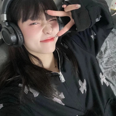 2025流行头像最新款图片女