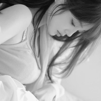 女头ins风真人黑白