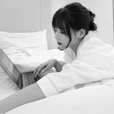 女头ins风真人黑白