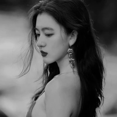 女头ins风真人黑白