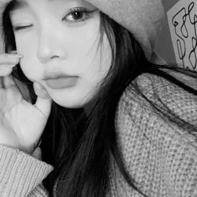 女头ins风真人黑白