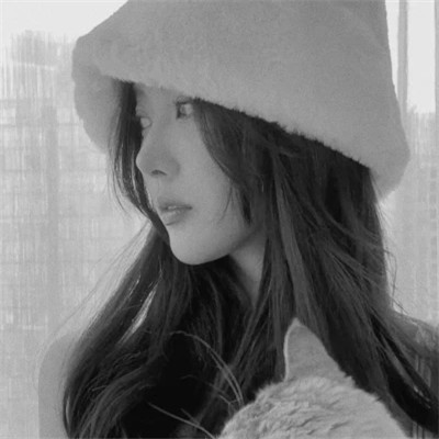 女生黑白高级感图片头像