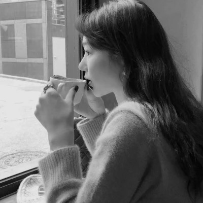 女生黑白高级感图片头像