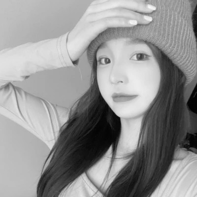 女生黑白高级感图片头像
