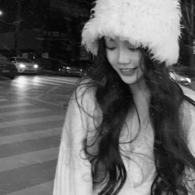 女生黑白高级感图片头像