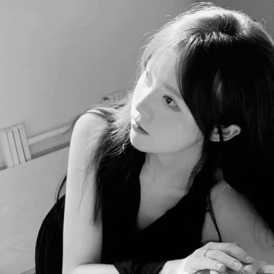 女生黑白高级感图片头像