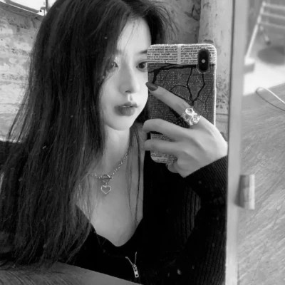 女生黑白高级感图片头像