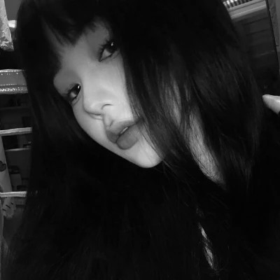女生黑白高级感图片头像