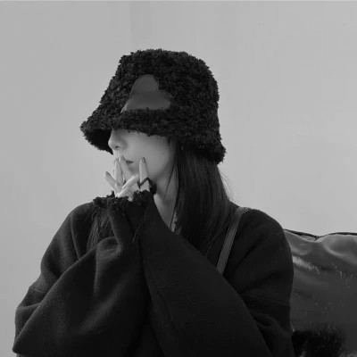 女生黑白高级感图片头像