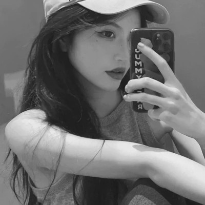 女生黑白高级感图片头像