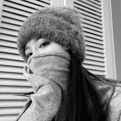 女生黑白高级感图片头像