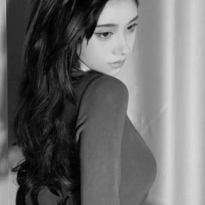 女生黑白高级感图片头像