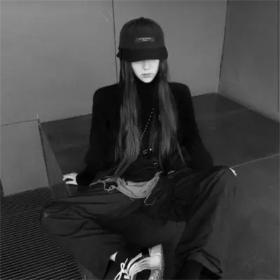 女生黑白高级感图片头像