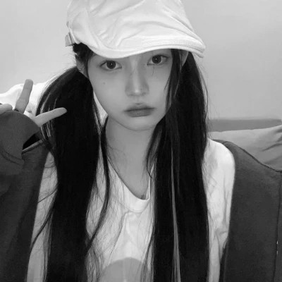 女生黑白高级感图片头像