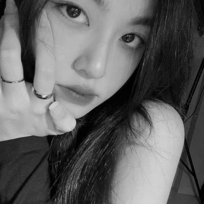 女生黑白高级感图片头像