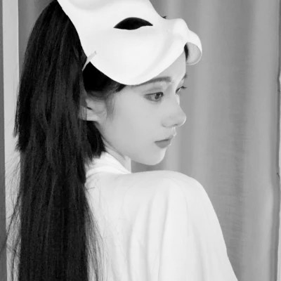 女生黑白高级感图片头像