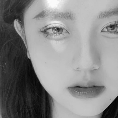 女生黑白高级感图片头像