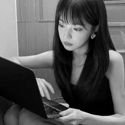 女生黑白高级感图片头像